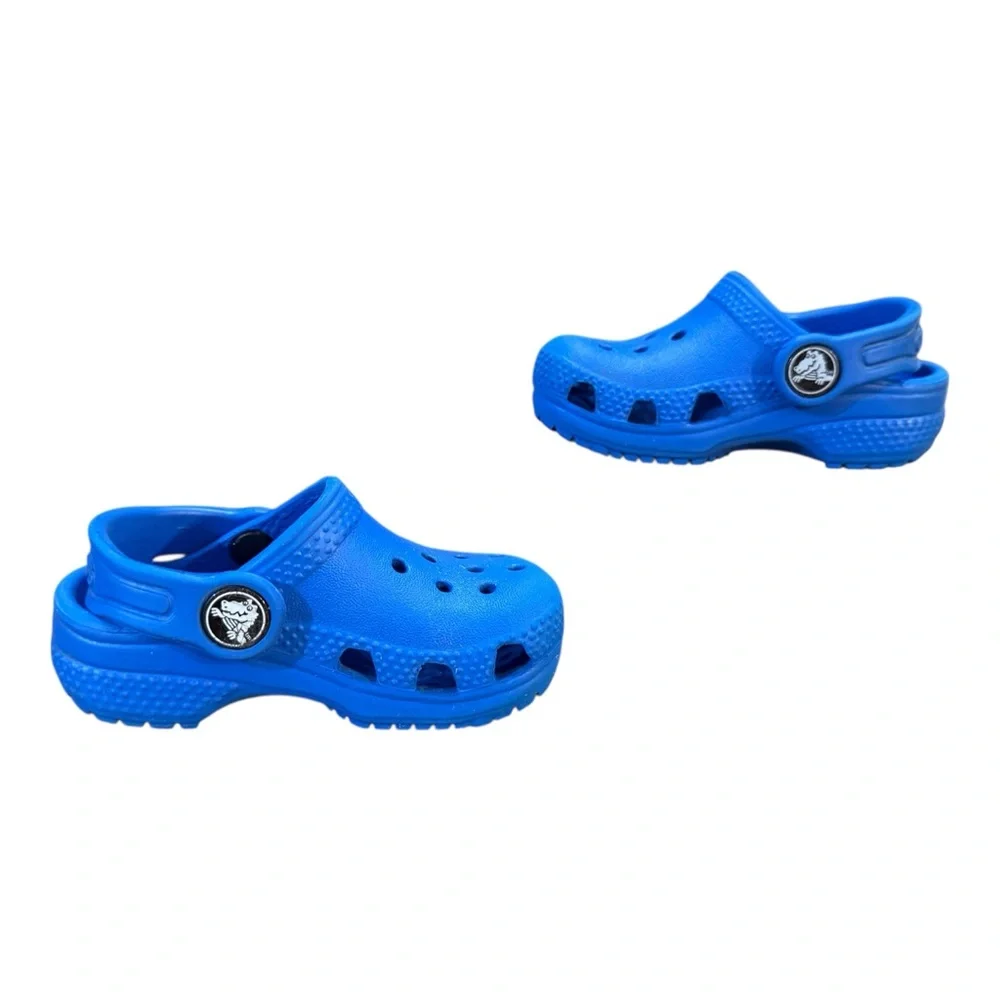 Crocs Classic Clogs Children’s Size 4 Vibrant Blue